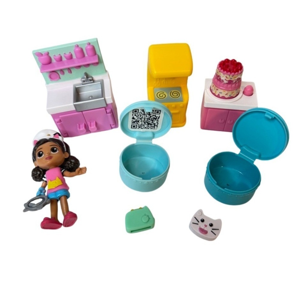 Gabbys Dollhouse Bakey with Cakey Kitchen Playset Figures Cake Pretend Play